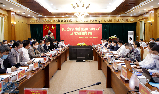 Minister of S&T, Mr. Huynh Thanh Dat worked with leaders of Bac Giang province