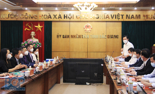 Chairman of the Provincial People’s Committee, Mr. Le Anh Duong works with US businesses