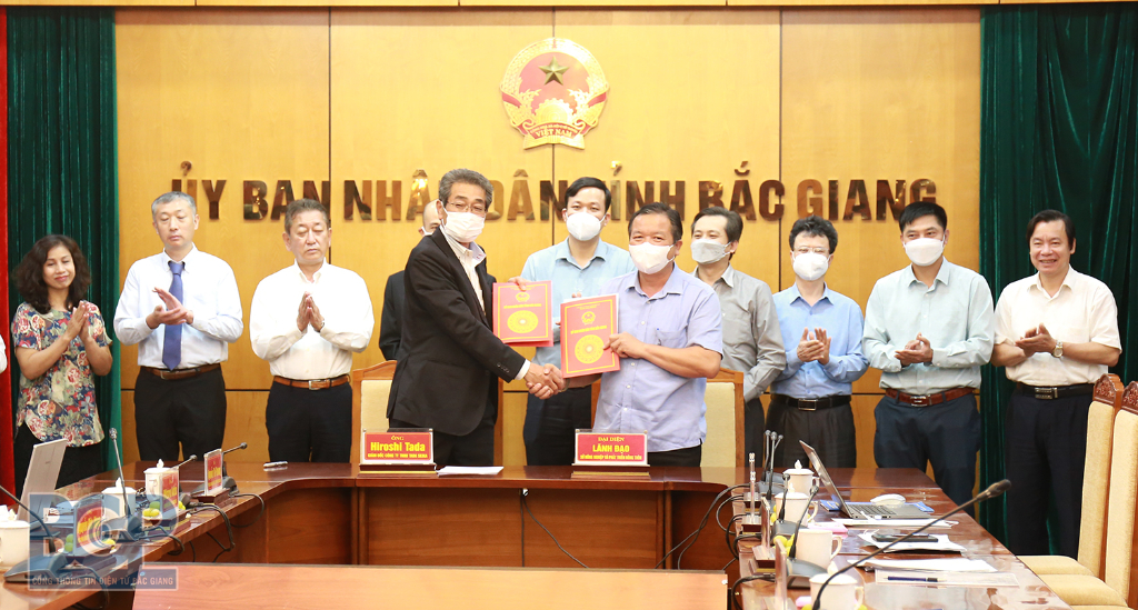 Bac Giang: Signing a Memorandum of Understanding on technology transfer of vegetable and fruit...