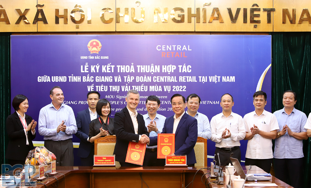 Bac Giang Provincial People's Committee and Central Retail Corporation signed a cooperation...