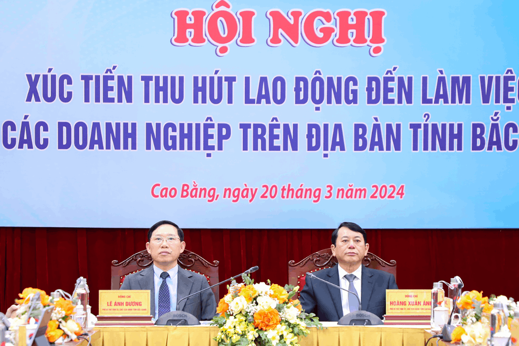 Promotion conference to attract workers from Cao Bang province to work at businesses in Bac Giang...