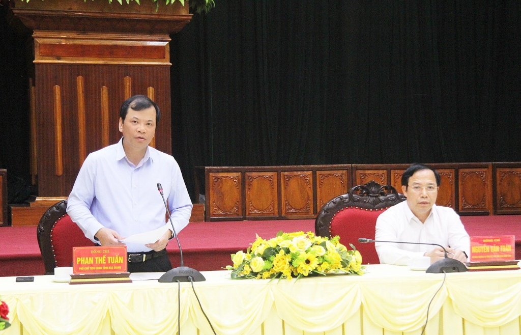 Vice Chairman of the Provincial People's Committee Phan The Tuan works in Hoa Binh province on...|https://en.bacgiang.gov.vn/detailed-news/-/asset_publisher/MVQI5B2YMPsk/content/vice-chairman-of-the-provincial-people-s-committee-phan-the-tuan-works-in-hoa-binh-province-on-promoting-labor-attraction