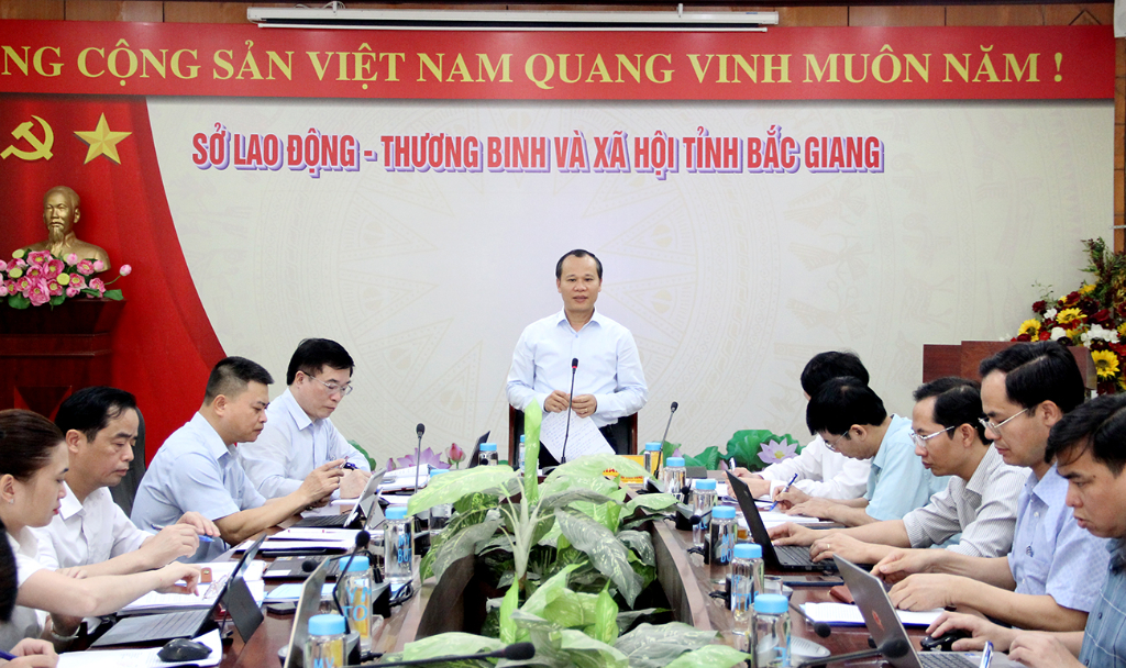Phó Chủ tịch Thường trực UBND tỉnh Mai Sơn làm việc với Sở Lao động - Thương binh và Xã hội về kết quả thực hiện nhiệm vụ 4 tháng đầu năm|https://en.bacgiang.gov.vn/web/guest/chi-tiet-tin-tuc/-/asset_publisher/St1DaeZNsp94/content/pho-chu-tich-thuong-truc-ubnd-tinh-mai-son-lam-viec-voi-so-lao-ong-thuong-binh-va-xa-h-1