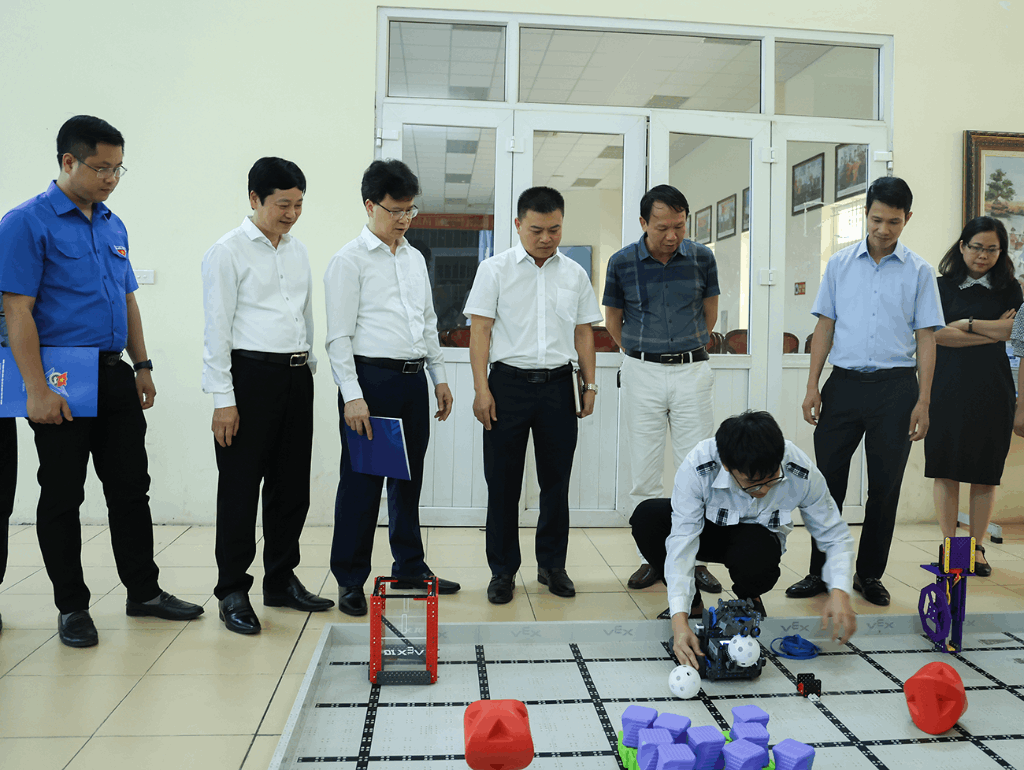 Bac Giang launches 1st Robocon Contest in 2024|https://en.bacgiang.gov.vn/en_US/detailed-news/-/asset_publisher/MVQI5B2YMPsk/content/bac-giang-launches-1st-robocon-contest-in-2024